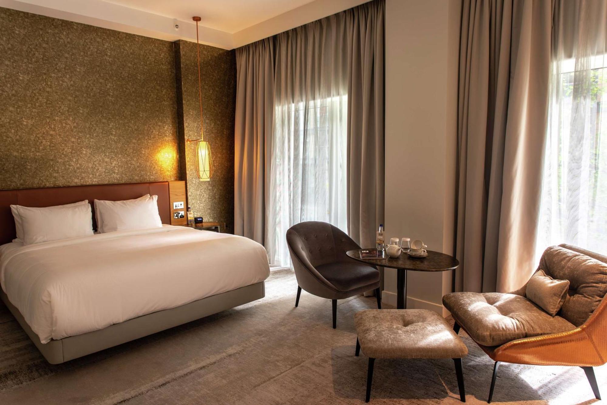Lincoln Plaza Hotel London, Curio Collection By Hilton Exteriör bild