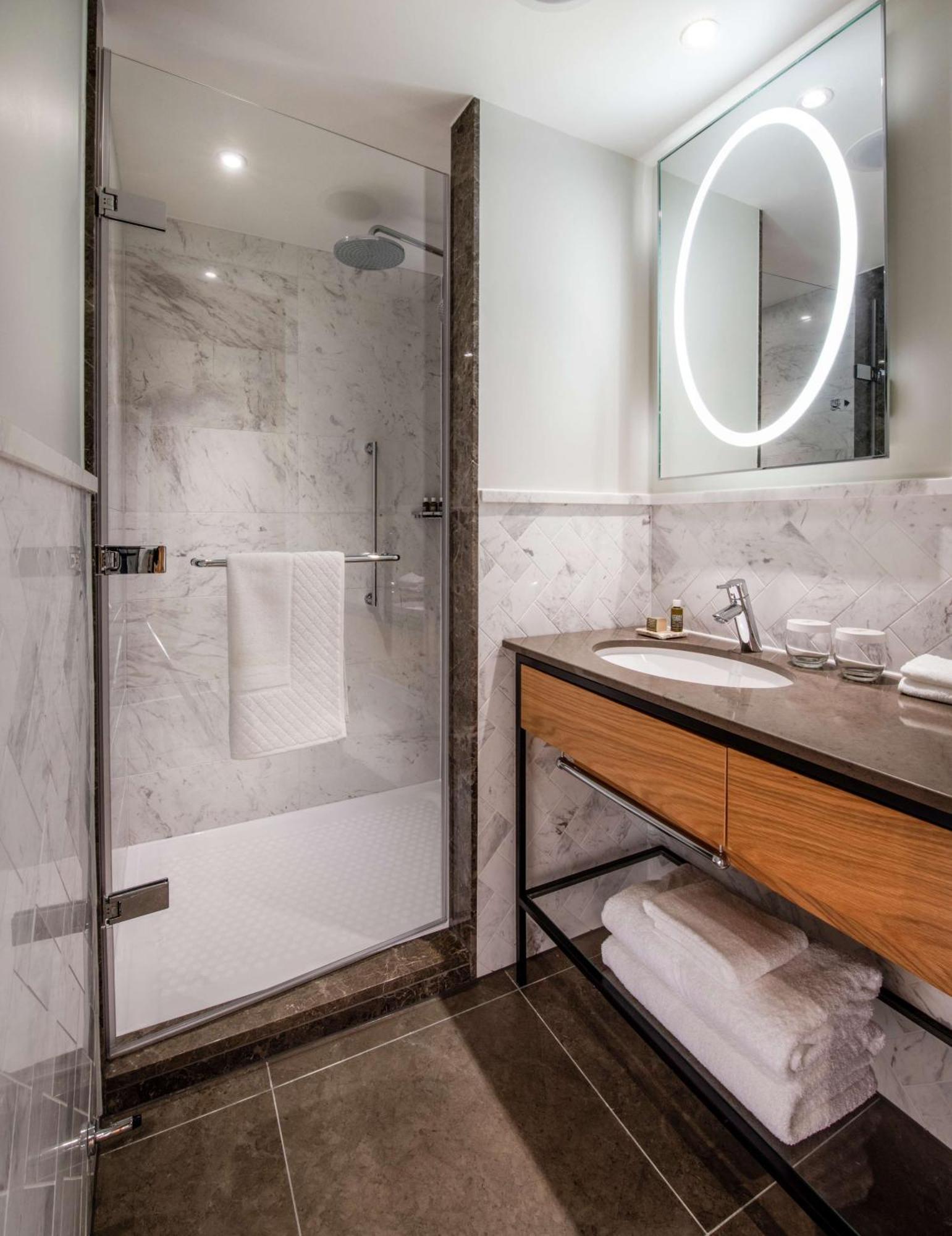 Lincoln Plaza Hotel London, Curio Collection By Hilton Exteriör bild
