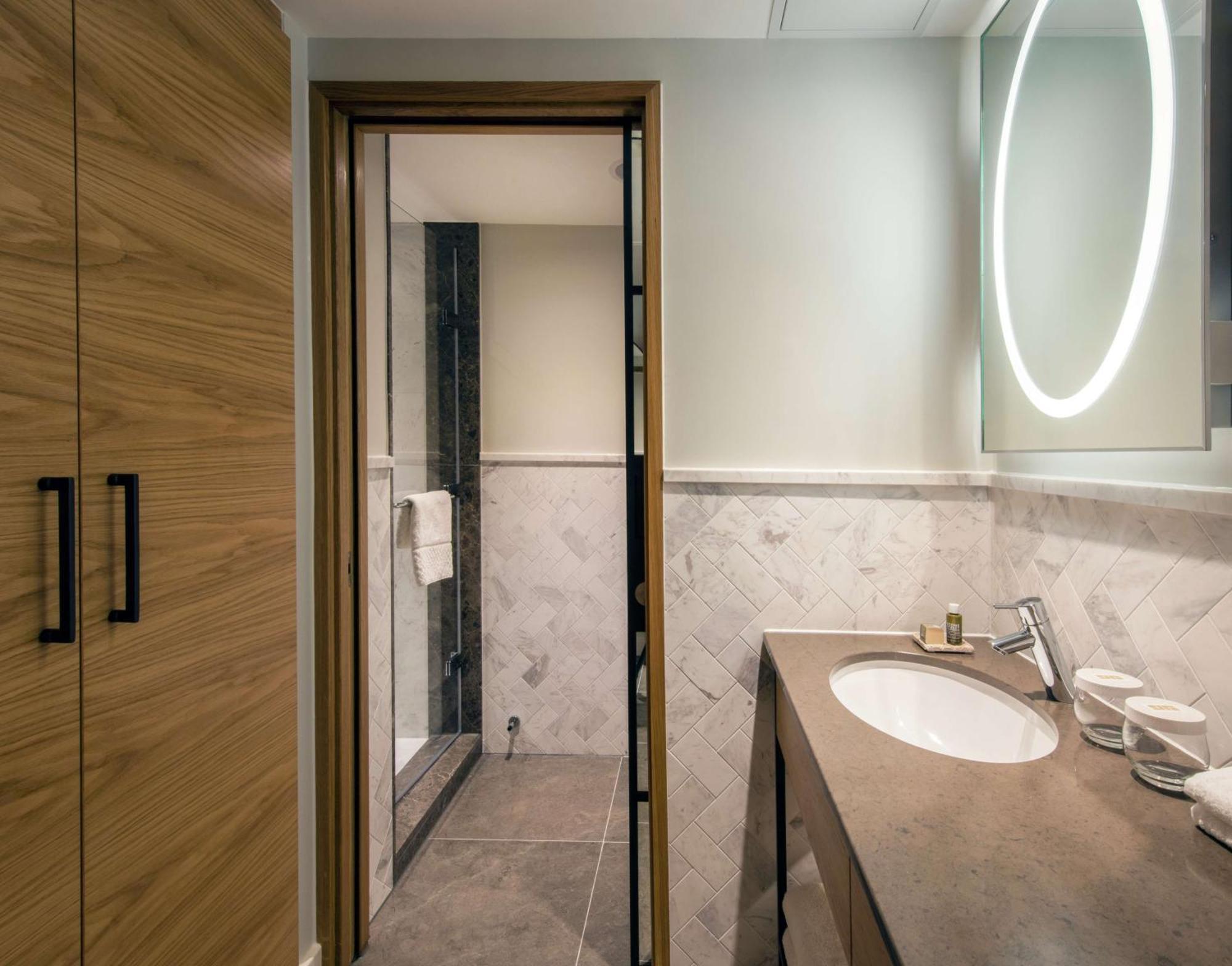 Lincoln Plaza Hotel London, Curio Collection By Hilton Exteriör bild